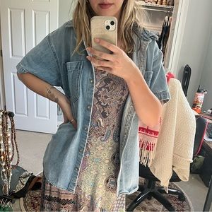 Aritzia Denim Forum The '90s Short Sleeve Denim Shirt